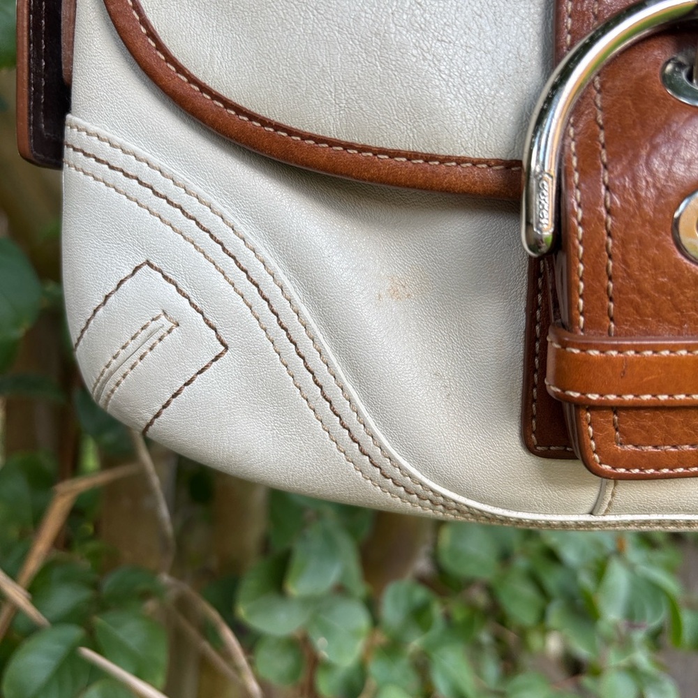 Coach Cream and Tan Shoulder Bag - Picture 9 of 12